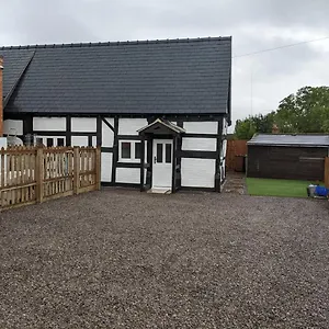 Characterful 2 Bed Cottage, Quiet Village Setting Holiday home